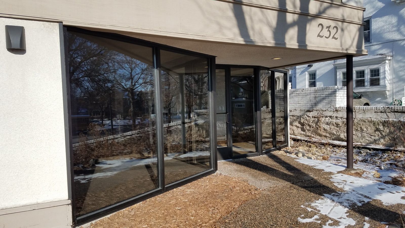 exterior-glass-wall-doors-condominium