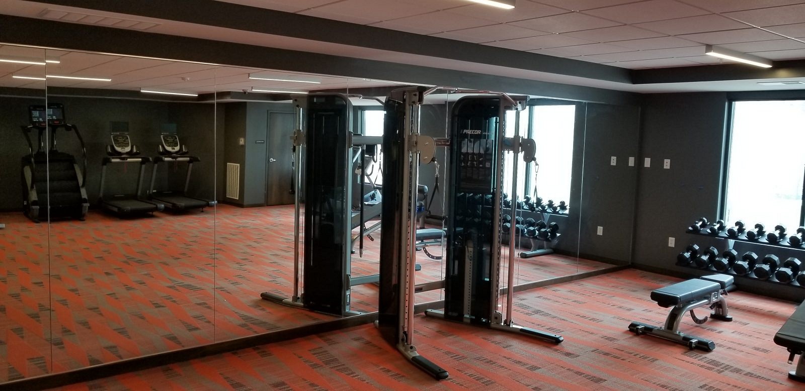 fitness-room-mirrored-wall